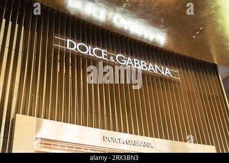 Bangkok, Thaïlande - 2 septembre 2023 : extérieur du magasin Dolce et Gabbana dans le centre commercial Iconsiam. Banque D'Images