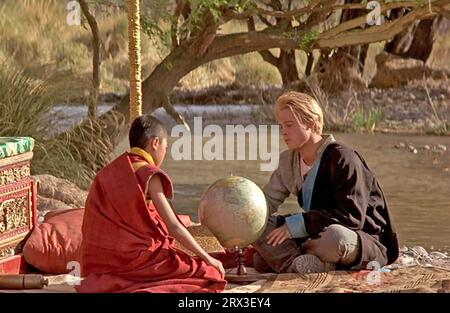 SEPT ANS AU TIBET 1997 Sony Pictures sort un film avec Brad Pitt à droite et Jamyang Jamtsho Wangchuk Banque D'Images