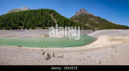 Le lac Cancano et le lac supérieur de San Giacomo, bassins d'eau artificiels et vallée à environ 1900 mètres d'altitude dans le parc national du Stelvio, Banque D'Images