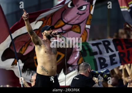 Salerne, Italie. 25 août 2023. Les supporters de Salernitana se réjouissent lors du match de football Serie A entre l’US Salernitana et Frosinone Calcio au stade Arechi de Salerne (Italie), le 22 septembre 2023. Crédit : Insidefoto di andrea staccioli/Alamy Live News Banque D'Images