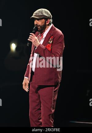 Hollywood FL, États-Unis. 21 septembre 2023. Juan Luis Guerra se produit lors de la tournée entre Mar y Palmeras au Hard Rock Live qui s'est tenue au Seminole Hard Rock Hotel & Casino le 21 septembre 2023 à Hollywood, en Floride. Crédit : Mpi04/Media Punch/Alamy Live News Banque D'Images