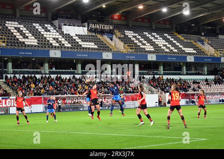 LEUVEN - (de gauche à droite) Laura de Neve de Belgique, Lineth Beerensteyn de Hollande lors du match féminin de l'UEFA Nations League entre la Belgique et les pays-Bas au stade Den Dreef le 22 septembre 2023 à Leuven, Belgique. ANP GERRIT VAN COLOGNE Banque D'Images