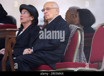 Le président italien Giorgio Napolitano et son épouse Clio Maria Bittoni dans la photo : la messe de canonisation des Papes Jean XXIII et Jean Paul II sur Saint Pierre au Vatican le 27 avril 2014. Banque D'Images