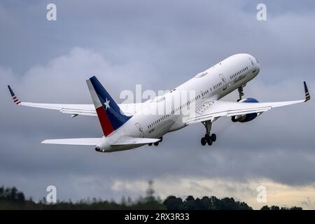 Une visite aérienne rare et inhabituelle à l'aéroport d'Édimbourg, ou tout autre aéroport en dehors des États-Unis, 'Testbedd' N473AP L3Harris technologies Boeing 757-26D(WL), Écosse. Banque D'Images