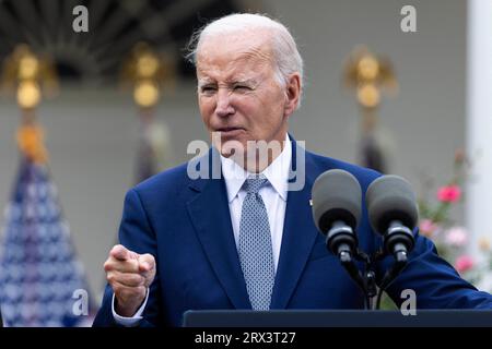 Le président AMÉRICAIN Joe Biden prend la parole lors d'un événement de violence armée dans la roseraie de la Maison Blanche à Washington, DC, États-Unis. 22 septembre 2023. Biden a annoncé que la Maison Blanche créait un tout premier Bureau de prévention de la violence armée. Crédit : Abaca Press/Alamy Live News Banque D'Images