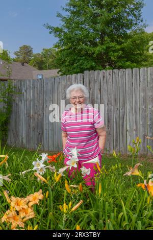 Jardin de fleurs et légumes pour personnes âgées à Madison, MS. Banque D'Images