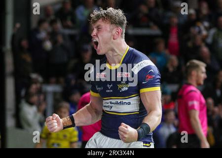 Leeds, Royaume-Uni. 22 septembre 2023. Harry Newman #3 de Leeds Rhinos célèbre lors du match Betfred Super League Round 27 Leeds Rhinos vs Castleford Tigers au Headingley Stadium, Leeds, Royaume-Uni, le 22 septembre 2023 (photo de James Heaton/News Images) à Leeds, Royaume-Uni le 9/22/2023. (Photo de James Heaton/News Images/Sipa USA) crédit : SIPA USA/Alamy Live News Banque D'Images