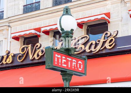 Panneau Gare du Nord Metro, rue de Dunkerque, Paris, Île-de-France, France Banque D'Images