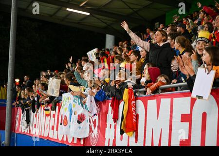 Heverlee, Belgique. 22 septembre 2023. Supporters et supporters belges photographiés lors d'un match entre l'équipe nationale féminine de Belgique les Red Flames et les pays-Bas, match 1/6 de la compétition 2023¿24 UEFA Women's Nations League, le vendredi 22 septembre 2023, à Heverlee. BELGA PHOTO DAVID CATRY crédit : Belga News Agency/Alamy Live News Banque D'Images