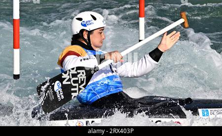 Waltham Cross, Royaume-Uni. 22 septembre 2023. Championnats du monde de canoë 2023. Lee Valley White Water Centre. Waltham Cross. Miren Lazkano (ESP) en demi-finale de canoë féminin lors des Championnats du monde de canoë 2023 au Lee Valley White Water Centre, Royaume-Uni. Crédit : Sport in Pictures/Alamy Live News Banque D'Images