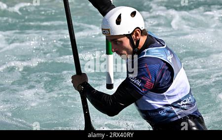 Waltham Cross, Royaume-Uni. 22 septembre 2023. Championnats du monde de canoë 2023. Lee Valley White Water Centre. Waltham Cross. Adam Burgess (GBR) dans la demi-finale de canoë des hommes lors des Championnats du monde de canoë 2023 au Lee Valley White Water Centre, Royaume-Uni. Crédit : Sport in Pictures/Alamy Live News Banque D'Images