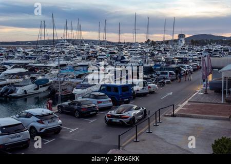 Palma de Majorque, Espagne ; septembre 01 2023 : vue générale de la marina dans la station touristique de Puerto Portals, île de Majorque, Espagne Banque D'Images