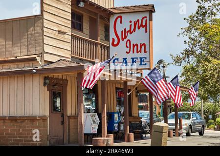 Temecula, Californie, États-Unis. 4 juillet 2014. Le Swing Inn Cafe dans le centre-ville de la vieille ville de Temecula depuis 1927. (Image de crédit : © Ian L. Sitren/ZUMA Press Wire) USAGE ÉDITORIAL SEULEMENT! Non destiné à UN USAGE commercial ! Banque D'Images