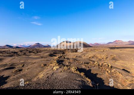 Bombe volcanique en face du volcan Montana Colorada à Lanzarote, îles Canaries, Espagne Banque D'Images