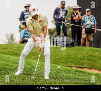 Sugar Grove, États-Unis. 22 septembre 2023. Carlos Ortiz, du Mexique, marque le quinzième green lors de la première ronde du tournoi de la LIV Golf League 2023 à Rich Harvest Farms à Sugar Grove, Illinois, le vendredi 22 septembre 2023. Le tournoi se déroule du 22 au 24 septembre. Photo de Tannen Maury/UPI crédit : UPI/Alamy Live News Banque D'Images