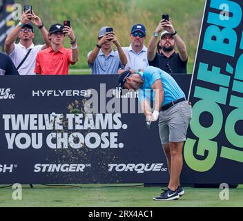 Sugar Grove, États-Unis. 22 septembre 2023. Matthew Wolff, des É.-U., frappe son tir au quinzième trou lors de la première ronde du tournoi de la LIV Golf League 2023 à Rich Harvest Farms à Sugar Grove, Illinois, le vendredi 22 septembre 2023. Le tournoi se déroule du 22 au 24 septembre. Photo de Tannen Maury/UPI crédit : UPI/Alamy Live News Banque D'Images