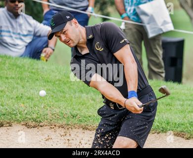 Sugar Grove, États-Unis. 22 septembre 2023. Martin Kaymer, d’Allemagne, frappe d’un piège à sable par le quinzième green lors de la première ronde du tournoi de la LIV Golf League 2023 à Rich Harvest Farms à Sugar Grove, Illinois, le vendredi 22 septembre 2023. Le tournoi se déroule du 22 au 24 septembre. Photo de Tannen Maury/UPI crédit : UPI/Alamy Live News Banque D'Images