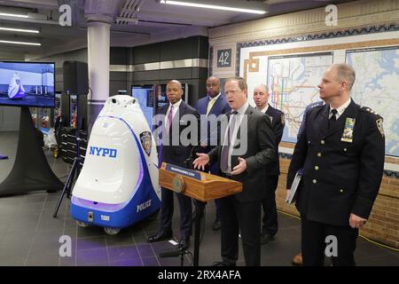 Station de métro Times Square, New York, États-Unis, 22 septembre 2023 - le maire Eric Adams a fait une annonce liée à la sécurité publique pour présenter le robot NYPD appelé K5 à la station de métro Times Square aujourd'hui au siège des Nations Unies à New York. Photo : Luiz Rampelotto/EuropaNewswire Banque D'Images