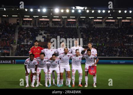 Bergame, Italie, 21 septembre 2023. Le Rakow Czestochowa qui commence onze heures avant le coup d'envoi, rangée arrière ( de gauche à droite ) ; Vladan Kovacevic, Gustav Berggren, Bogdan Racovitan, Adnan Kovacevic et Milan Rundic, première rangée ( de gauche à droite ) ; John Yeboah, Deian Sorescu, Srdjan Plavsic, Lukasz Zwolinski, Vladyslav Kochergin et Giannis Papanikolaou, dans le match de Ligue des champions de l'UEFA au Stadio Di Bergamo, Bergame. Le crédit photo devrait se lire : Jonathan Moscrop / Sportimage Banque D'Images