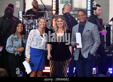 22 septembre 2023, New York, NY, USA : Sheinelle Jones, Dylan Dreyer, Kelly Clarkson et Craig Melvin au Today Show Citi concert Series au Rockefeller Plaza à New York. (Image de crédit : © photo image Press via ZUMA Press Wire) USAGE ÉDITORIAL SEULEMENT! Non destiné à UN USAGE commercial ! Banque D'Images