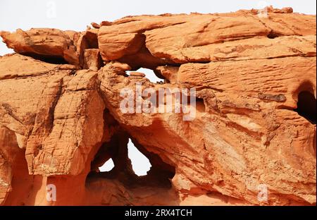 Trous dans la roche - Valley of Fire State Park, Nevada Banque D'Images