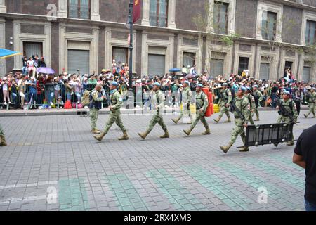 CDMX, Mexico / Mexique - 09 16 2023 : défilé militaire traditionnel du jour de l'indépendance du Mexique Banque D'Images