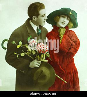 Couple amoureux sur blanc 1913, Caucase. Banque D'Images