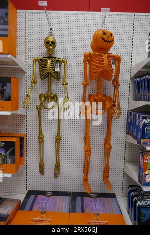 Los Angeles, Californie, États-Unis 22 septembre 2023 vue générale de l'atmosphère des décorations d'Halloween en vente chez Target le 22 septembre 2023 à Los Angeles, Californie, États-Unis. Photo de Barry King/Alamy stock photo Banque D'Images