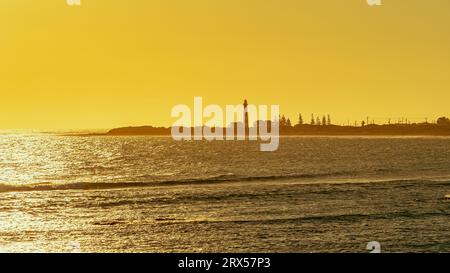 Phare de point Moore au coucher du soleil à Geraldton, WA, Australie Banque D'Images