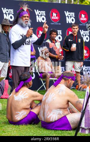 Sydney, Australie. 23 septembre 2023. Les Australiens soutiennent le « non ! » Votez au référendum Voice to Parliament Rassemblez-vous lors d'un rassemblement à Hyde Park. Photo : Bruce 'Uncle Bruce' Shillingsworth SNR s'adresse à la foule. Crédit : Robert Wallace / Wallace Media Network / Alamy Live News Banque D'Images