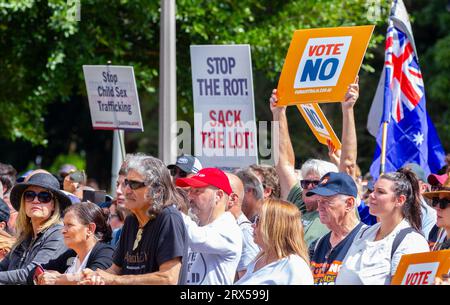 Sydney, Australie. 23 septembre 2023. Les Australiens soutiennent le « non ! » Votez au référendum Voice to Parliament Rassemblez-vous lors d'un rassemblement à Hyde Park. Crédit : Robert Wallace / Wallace Media Network / Alamy Live News Banque D'Images