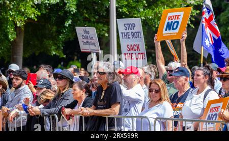 Sydney, Australie. 23 septembre 2023. Les Australiens soutiennent le « non ! » Votez au référendum Voice to Parliament Rassemblez-vous lors d'un rassemblement à Hyde Park. Crédit : Robert Wallace / Wallace Media Network / Alamy Live News Banque D'Images