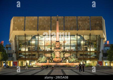 Mendebrunnen, Gewandhaus, l'Augustplatz, Leipzig, Saxe, Allemagne Banque D'Images