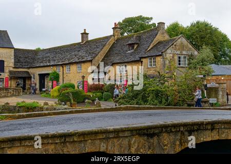 Bourton on the Water village dans les Cotswolds Banque D'Images