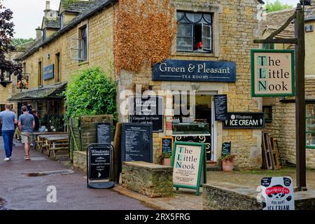 Bourton on the Water village dans les Cotswolds Banque D'Images