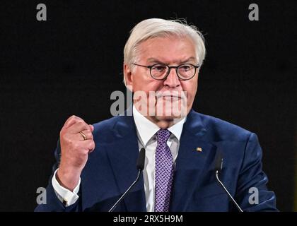 Frank-Walter Steinmeier, président allemand, prend la parole sur le podium, à Düsseldorf, Allemagne Banque D'Images