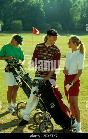 Golfeurs et golfeurs sur le parcours de golf Banque D'Images