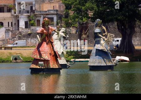 Figures Orixa de Tati Moreno, lac de Dique do Tororo, Salvador de Bahia, Brésil Banque D'Images