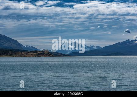 Ultima Esperanza Fjord dans le nord de Puerto Natales, Chili Banque D'Images