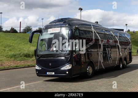 Northampton, Royaume-Uni. 23 septembre 2023. Barnsley Coast arrive lors du match Sky Bet League 1 Northampton Town vs Barnsley au Sixfields Stadium, Northampton, Royaume-Uni, le 23 septembre 2023 (photo de Mark Cosgrove/News Images) à Northampton, Royaume-Uni le 9/23/2023. (Photo de Mark Cosgrove/News Images/Sipa USA) crédit : SIPA USA/Alamy Live News Banque D'Images