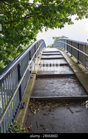 Une passerelle escarpée sur la Riverside Road à Stockton, Angleterre, Royaume-Uni Banque D'Images