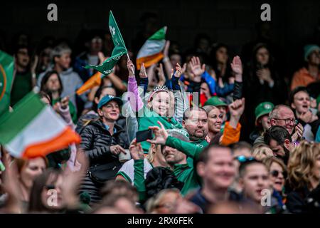 Dublin, République d'Irlande. 23 septembre 2023. Dublin, Irlande, 23 septembre : les supporters irlandais lors du match de l'UEFA Women's Nations League entre la République d'Irlande et l'Irlande du Nord au stade Aviva le 23 septembre 2023 à Dublin, Irlande. (Danilo Fernandes/SPP) crédit : SPP Sport Press photo. /Alamy Live News Banque D'Images