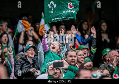 Dublin, République d'Irlande. 23 septembre 2023. Dublin, Irlande, 23 septembre : les supporters irlandais lors du match de l'UEFA Women's Nations League entre la République d'Irlande et l'Irlande du Nord au stade Aviva le 23 septembre 2023 à Dublin, Irlande. (Danilo Fernandes/SPP) crédit : SPP Sport Press photo. /Alamy Live News Banque D'Images