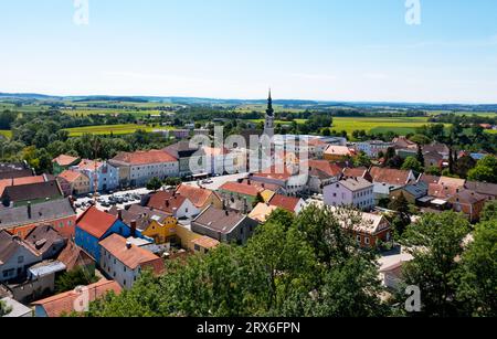 Autriche, haute-Autriche, Obernberg am Inn, Drone vue de la ville rurale en été Banque D'Images