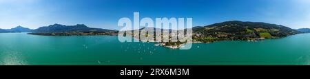 Autriche, haute-Autriche, Mondsee, Drone panorama du lac Mondsee en été Banque D'Images