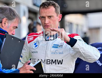 Silverstone, Northamptonshire, Royaume-Uni. 23 septembre 2023. Stephen Jelley, Team BMW, BMW 330e M Sport lors des Kwik Fit British Touring car Championships (BTCC) à Silverstone, Towcester, Northamptonshire, Royaume-Uni le 23 septembre 2023. Crédit : LFP/Alamy Live News Banque D'Images