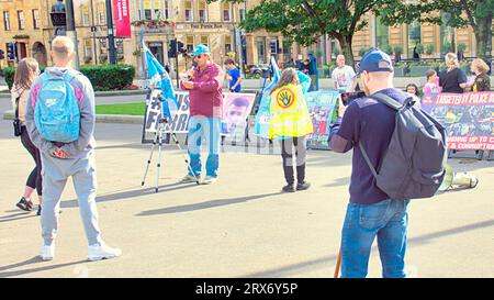 Glasgow, Écosse, Royaume-Uni. 23 septembre 2023. La manifestation Justice for Rhys à George Square était centrée sur le meurtre non élucidé et l'enquête policière avec justice pour enfants. Crédit Gerard Ferry/Alamy Live News Banque D'Images