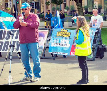 Glasgow, Écosse, Royaume-Uni. 23 septembre 2023. La manifestation Justice for Rhys à George Square était centrée sur le meurtre non élucidé et l'enquête policière avec justice pour enfants. Crédit Gerard Ferry/Alamy Live News Banque D'Images