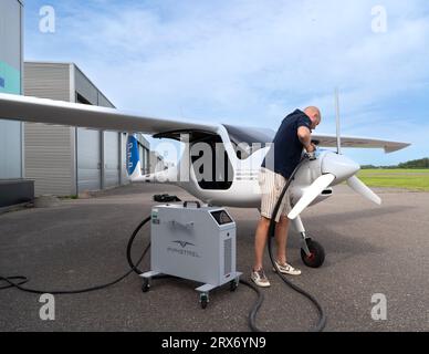 Holland Teuge Airport 23-09-2023, E-Flight Academie où vous pouvez prendre des leçons, louer un avion, ou aller pour votre PPL (licence de pilote prouvé) avec un Pipistr Banque D'Images