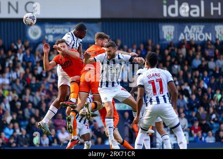 West Bromwich, Royaume-Uni. 23 septembre 2023. Action dans le box West Bromwich Albion après le penalty manqué lors du match EFL Sky Bet Championship entre West Bromwich Albion et Millwall aux Hawthorns, West Bromwich, Angleterre le 23 septembre 2023. Photo de Stuart Leggett. Usage éditorial uniquement, licence requise pour un usage commercial. Aucune utilisation dans les Paris, les jeux ou les publications d'un seul club/ligue/joueur. Crédit : UK Sports pics Ltd/Alamy Live News Banque D'Images